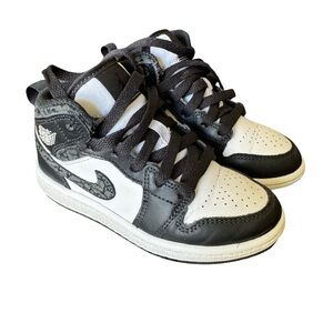 Jordan 1 Mid SE Kids Black and White Sneakers
